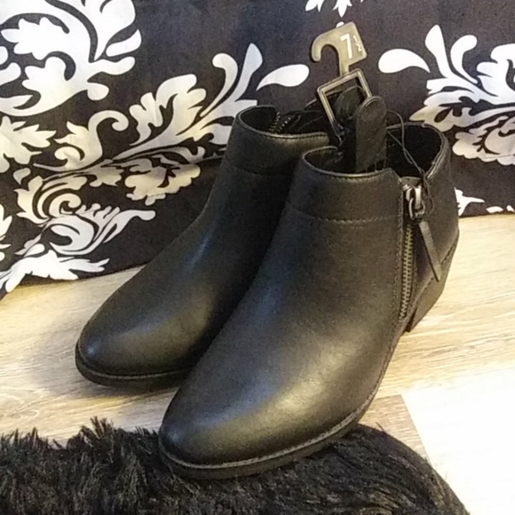 ✨ Black little booties ✨ - Picture 2 of 2